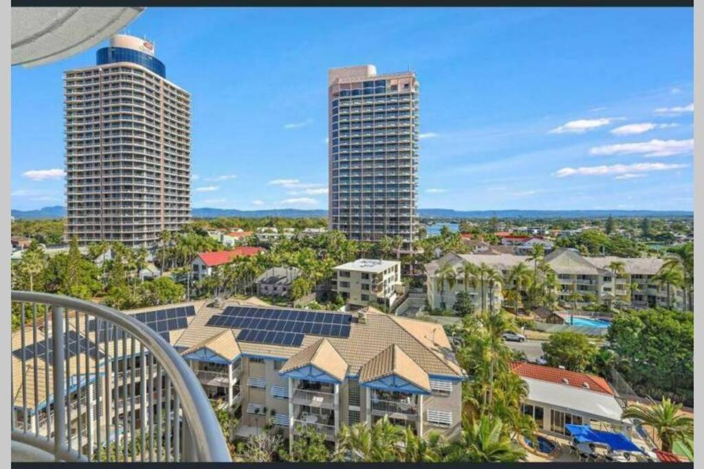 Surfers/Broadbeach Pool View. Free Parking & Wifi Гоулд Коуст Екстериор снимка