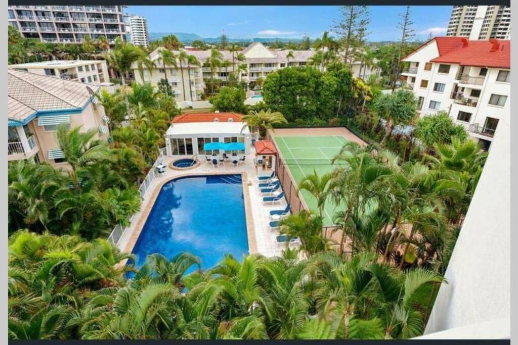 Surfers/Broadbeach Pool View. Free Parking & Wifi Гоулд Коуст Екстериор снимка