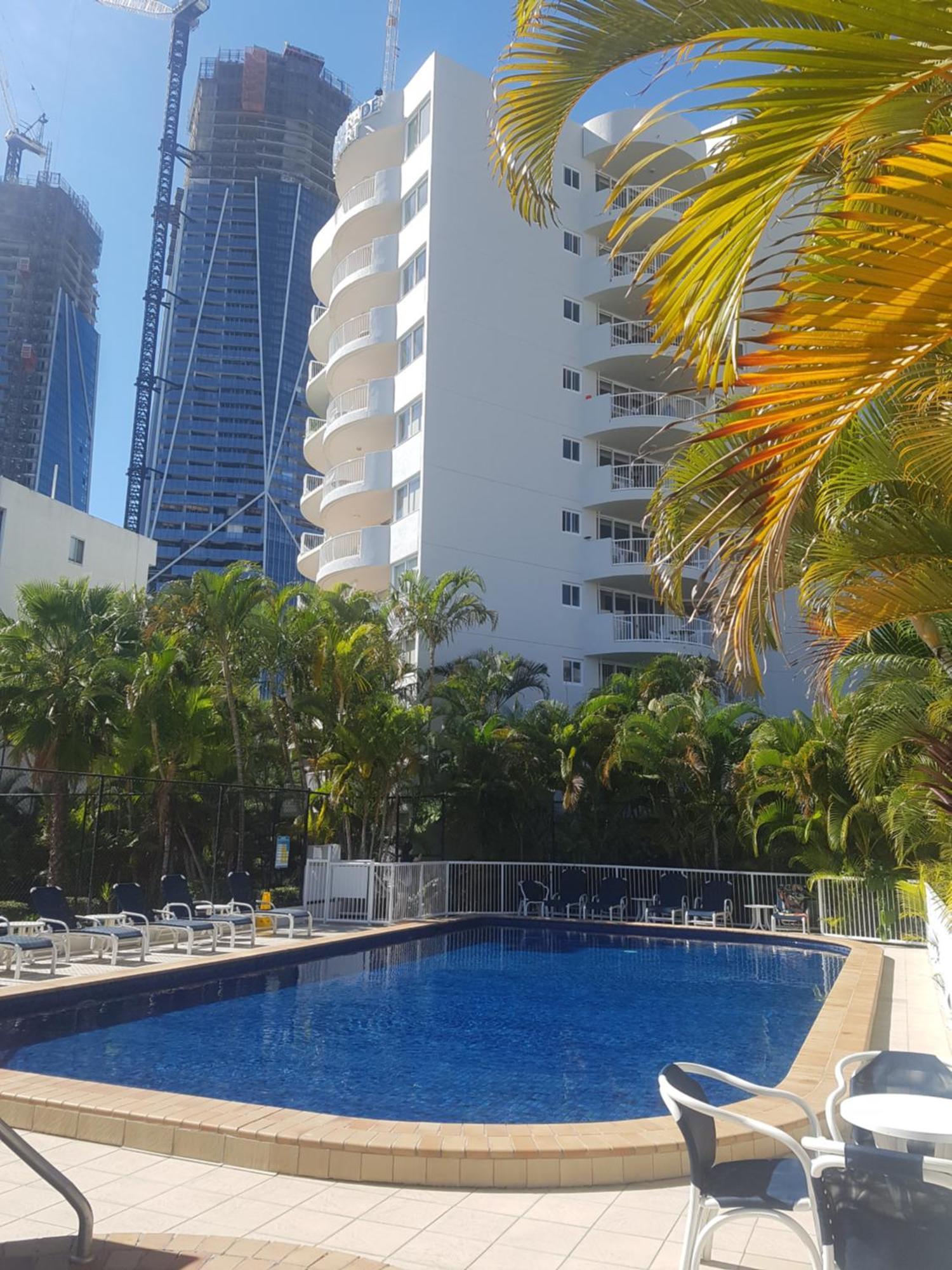 Surfers/Broadbeach Pool View. Free Parking & Wifi Гоулд Коуст Екстериор снимка